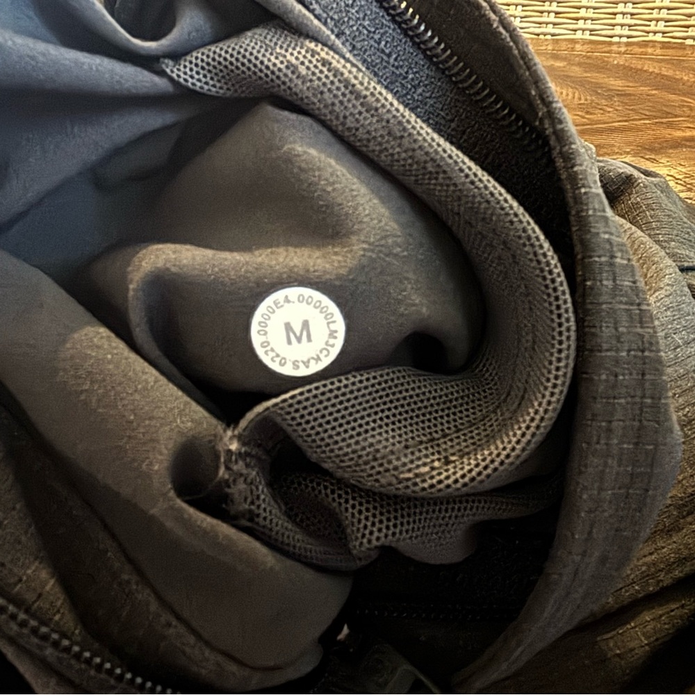 Lululemon Men’s Airing Easy Bomber Gray Jacket M - Picture 8 of 8